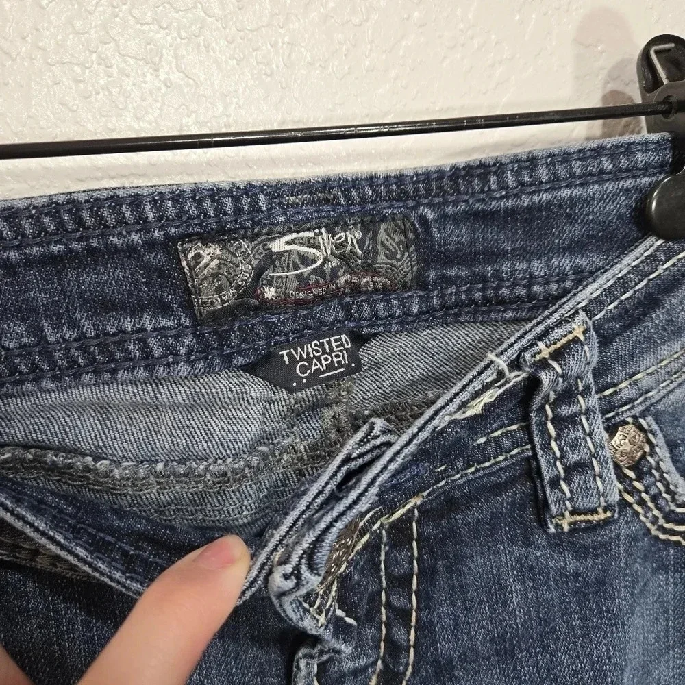 Silver 27 Twisted Capri Cropped Denim Distressed Jeans - Picture 6 of 10